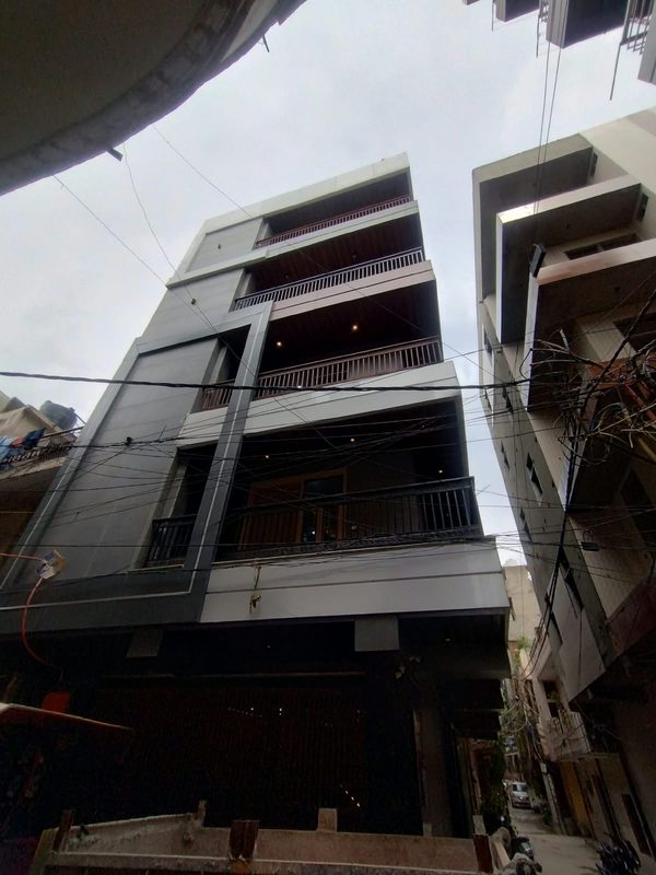 L-Type, 3 BHK Flat on Arya Samaj Road